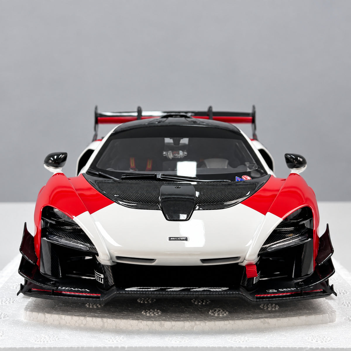 LCD 1/18 McLaren Senna GTR