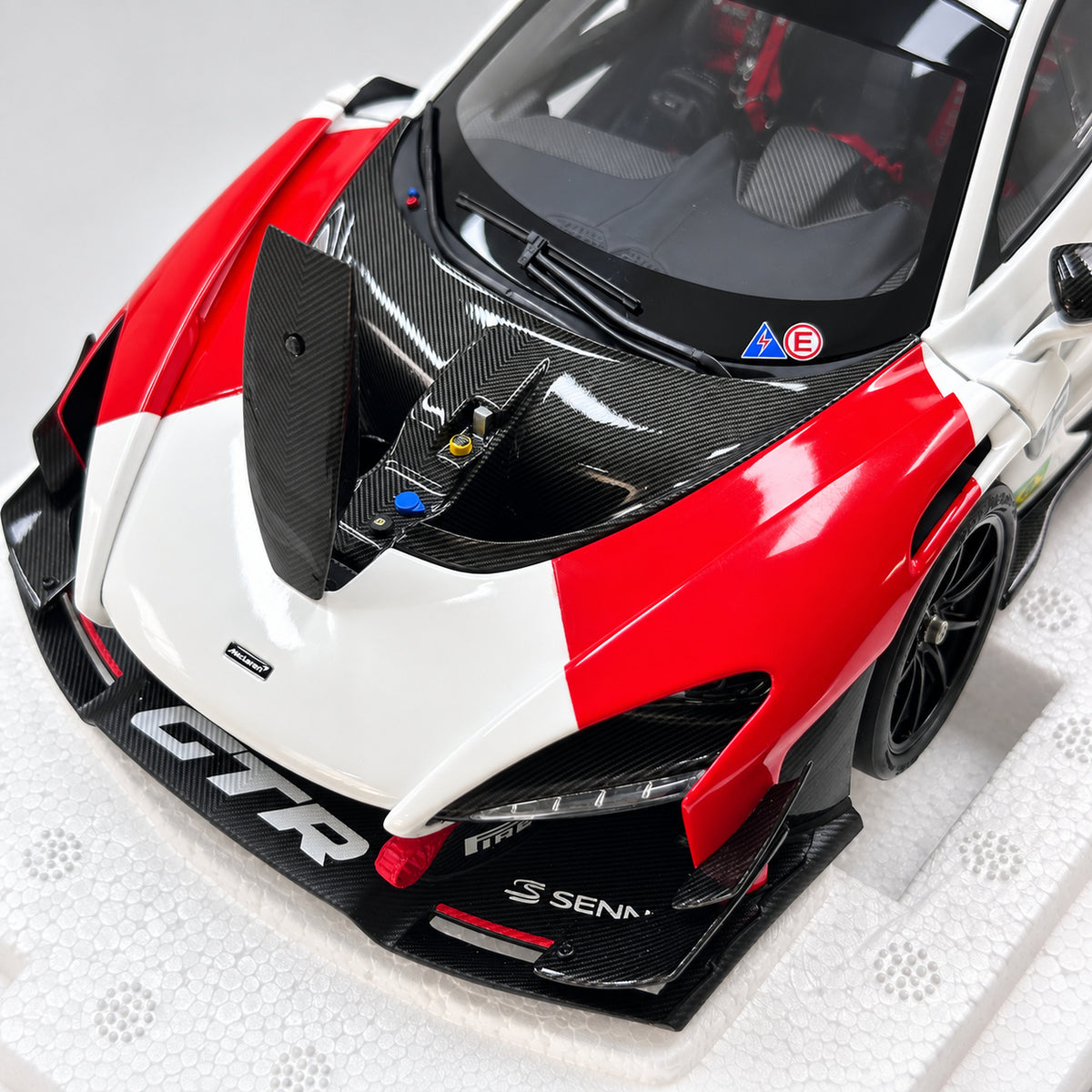 LCD 1/18 McLaren Senna GTR