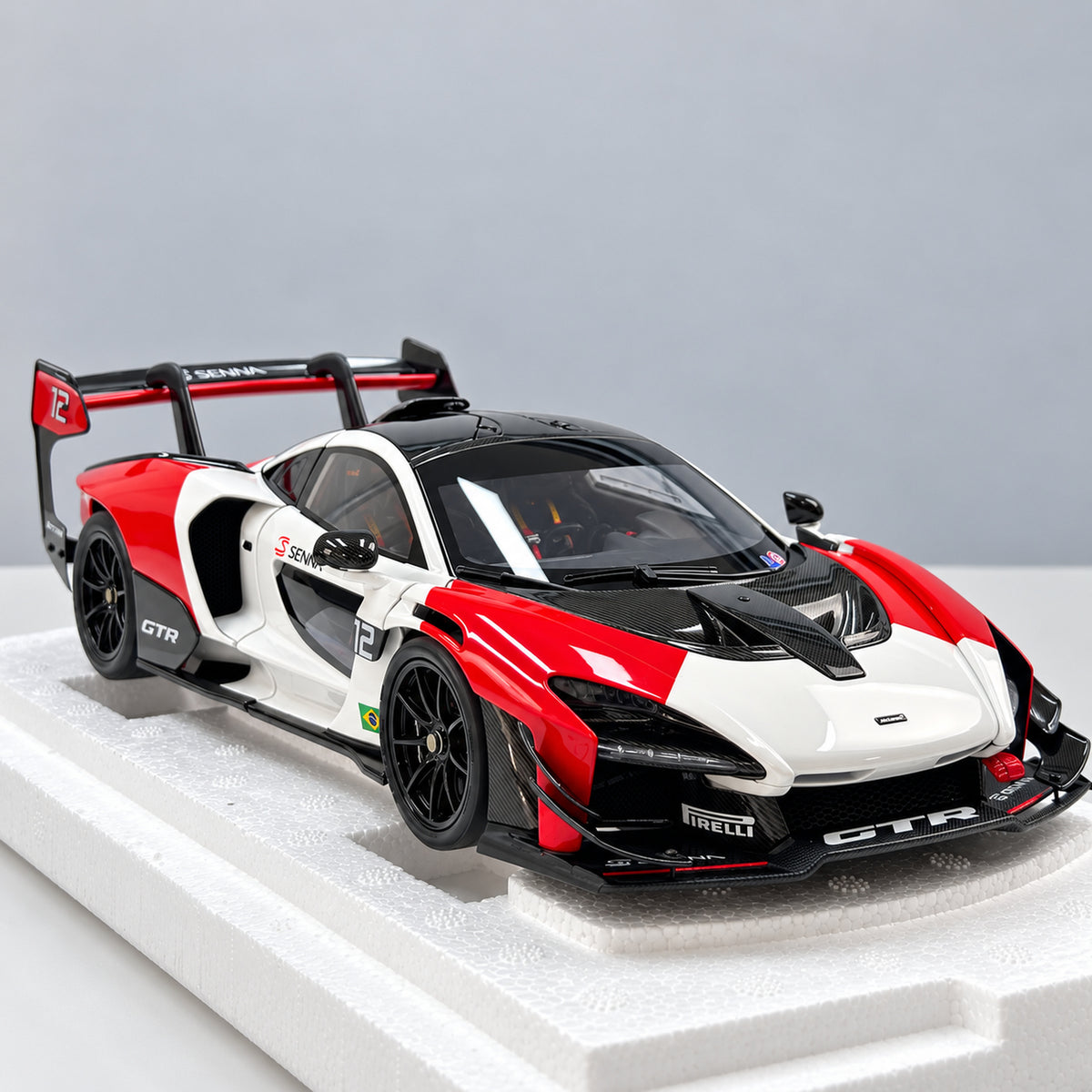 LCD 1/18 McLaren Senna GTR