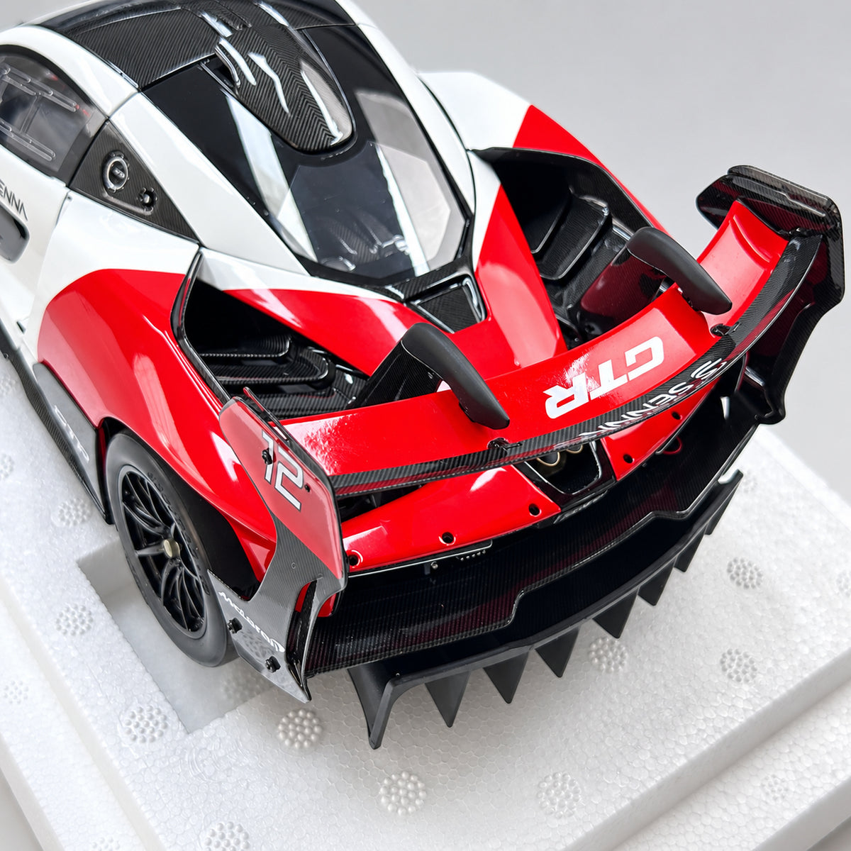 LCD 1/18 McLaren Senna GTR